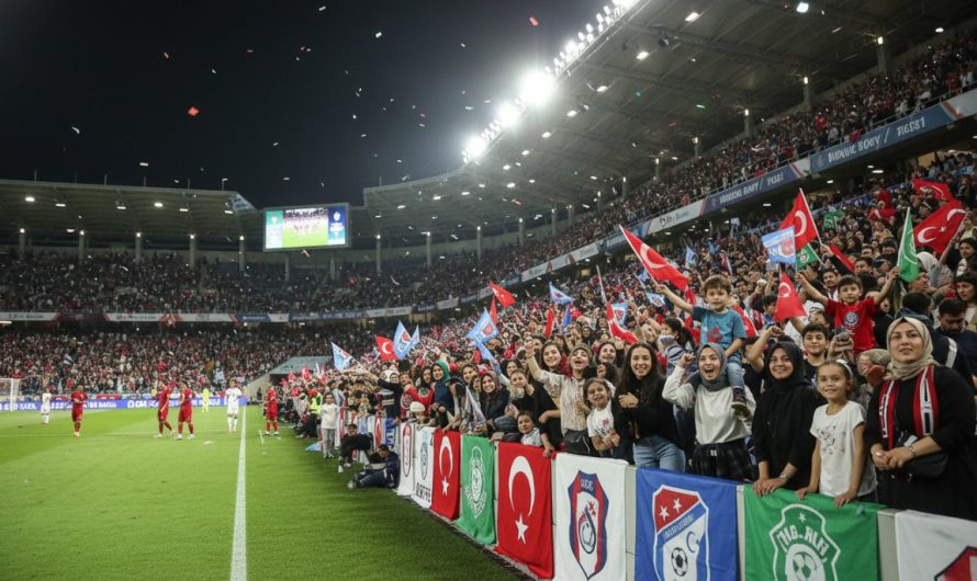 Sarı Lacivertli Tribünlerde 8 Mart Coşkusu: Kadın ve Öğrencilere Özel %50 İndirim